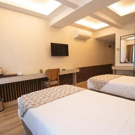 Vera Life Hotel *