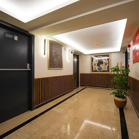 Vera Life Hotel *